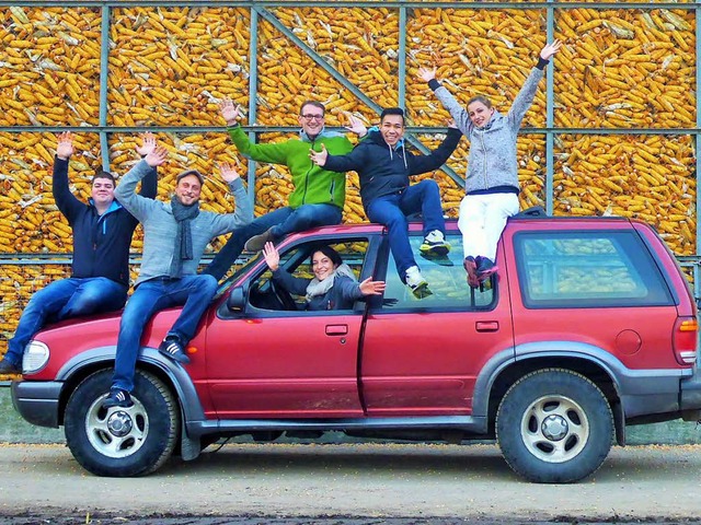 Sechs Freunde und das groe Abenteuer:... alten Ford Explorer vor dessen Umbau.  | Foto: Privat