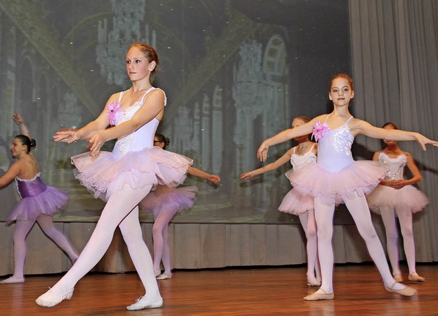 Die Balletttnzerinnen bezauberten das Publikum.   | Foto: Katharina Bchle