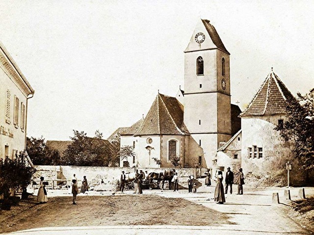Das historische Foto zeigt die Kreuzun... Stephan, rechts davon der Gigiliturm.  | Foto: Archiv Familie von Kageneck