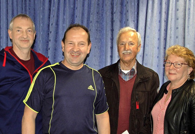 Edwin Rderer und Bruno Schaubrenner (... als jahrzehntelange Sportler geehrt.   | Foto: DJK