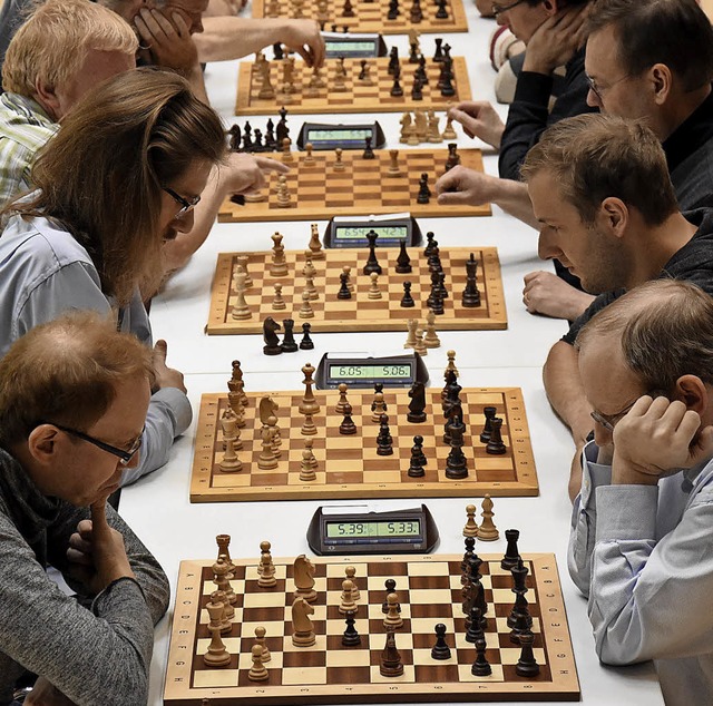 Volle Konzentration auf  das Brett: Das ist  Schach.   | Foto: Jonas Hirt