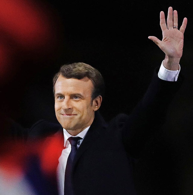 Emmanuel Macron jubelt nach seinem Wahlsieg.   | Foto: AFP