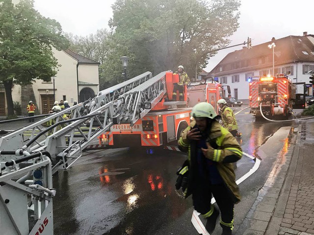 Feuerwehrbung am Rathaus in Bad Krozingen  | Foto: Hans-Peter Mller