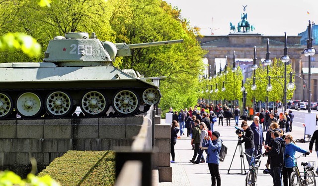 Sowjetisches Panzer-Ehrenmal im Berliner Tiergarten   | Foto: DPA