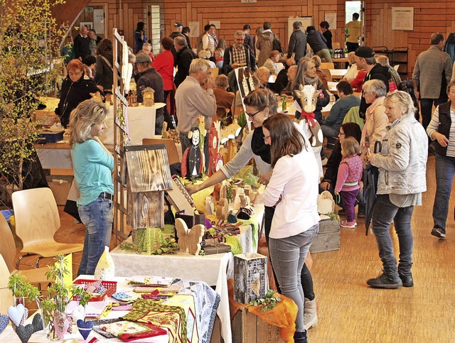 Der Markt der schnen Dinge, initiiert...iele Besucher in die Wolfwinkelhalle.   | Foto: GERT BRICHTA