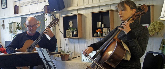 Armin Krger und Anne Hilse-Heidecker ...ieren Kammermusik in der Gartenhtte.   | Foto: Carola Bruhier