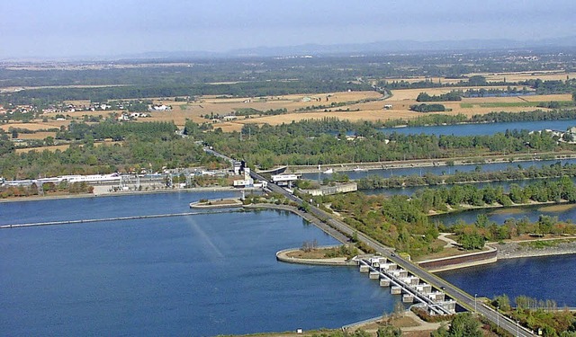 Die in die Jahre gekommene Rheinbrcke...mals noch ohne Fischtreppe und Radweg   | Foto: archivfoto: Assmann