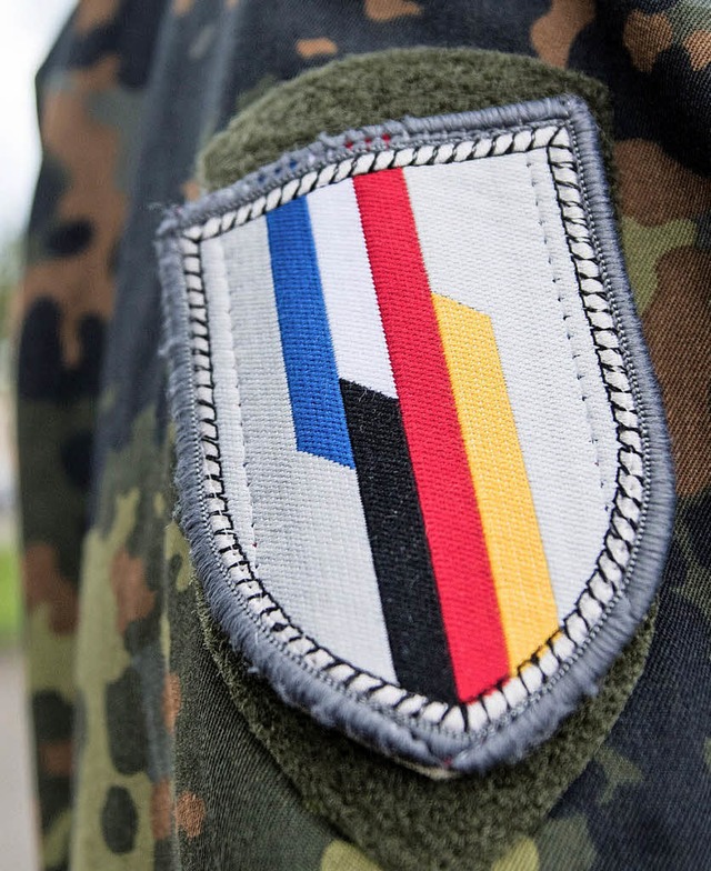 Das Emblem der deutsch-franzsischen B...es Soldaten im elsssischen Illkirch.   | Foto: dpa