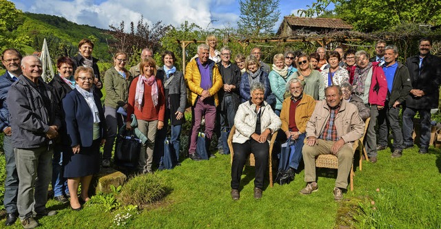 Die Gastgeberinnen und Gastgeber der d...uppenfoto im Garten Hauber in Freiamt.  | Foto: Benedikt Sommer