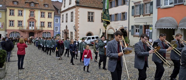 Endingen. Angefhrt von der Stadtmusik  ging es hinauf ins Erle.  | Foto: Roland Vitt