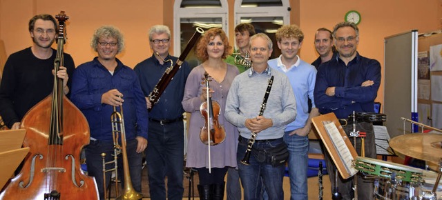 Die Musikschullehrer geben in der neue...thammer und Dirigent  Stefano Mariani   | Foto: Sarah Nltner