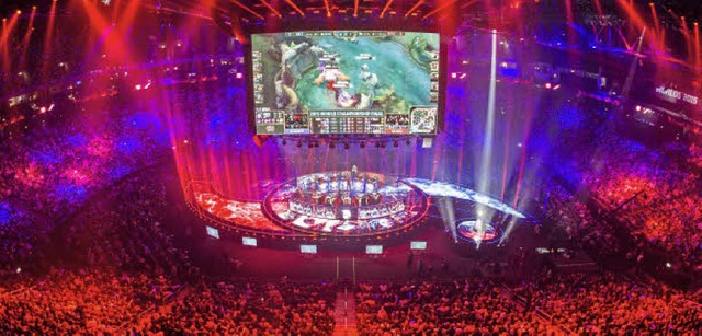 E-Sport ist lngst eine Massenveransta...22;League of Legends&#8220; in Berlin   | Foto: dpa