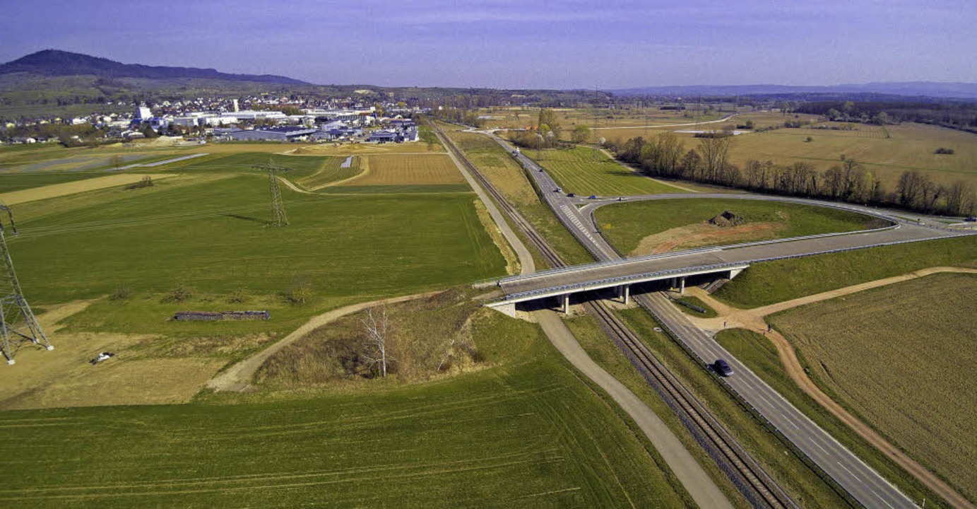 Die Brcke bei Gottenheim endet bislang im Nichts.   | Foto: Michael Saurer