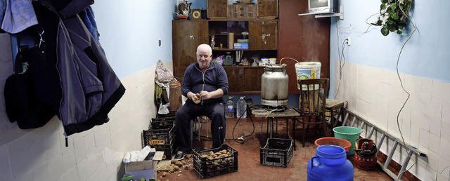 Viele Moldawier nutzen Garagen als zus...e Wohnungen so klein und beengt sind.   | Foto: AFP