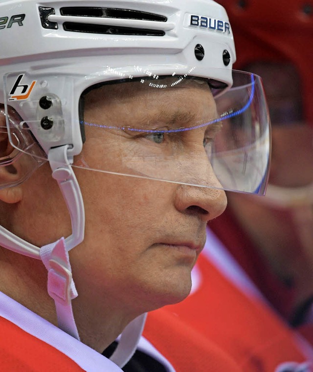 Putin mit Helm  | Foto: AFP