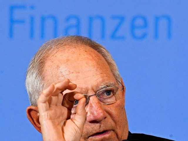 Das Ergebnis der neuen Steuerschtzung...ister Wolfgang Schuble am Donnerstag.  | Foto: AFP