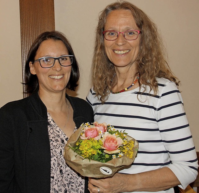 Edith Jakob (links) wurde beim Frderv...schule von Sina Oehler verabschiedet.   | Foto: Christiane Franz