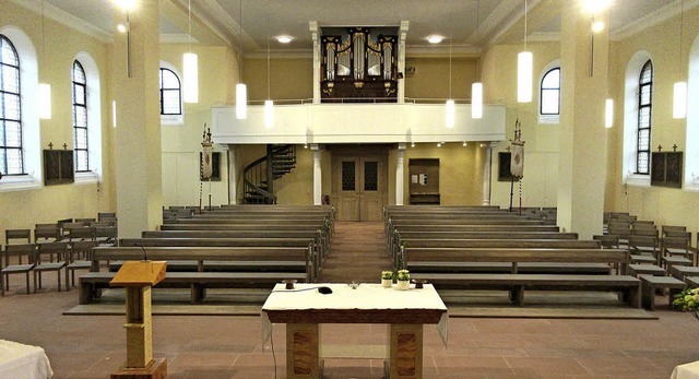 FREUNDLICH HELL aufgefrischt sind die ... einer Maiandacht in der Kirche.   rmn  | Foto: Reiner Merz