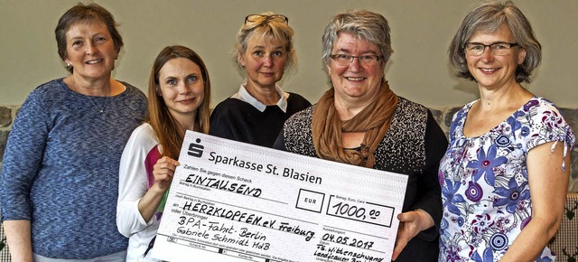 Spendenbergabe an den Verein &#8222;H..., Gabriele Schmidt und Gabi Riedinger   | Foto: Chris Seiferied