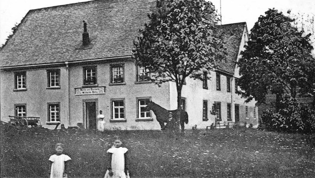 Die  Bckerei und Mhle um 1915. Jetzt schliet die Waldauer Institution.   | Foto: Alexandra Wehrle