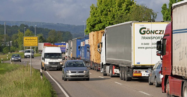 Mittlerweile ein tgliches Bild zwisch...rt auch in Richtung Waldshut zu Stau.   | Foto: privat