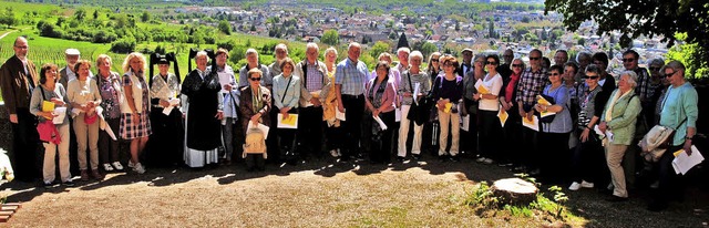 Auf der Aussichtsterrasse hinter der G...che versammelte sich die frohe Runde.   | Foto: Sedlak