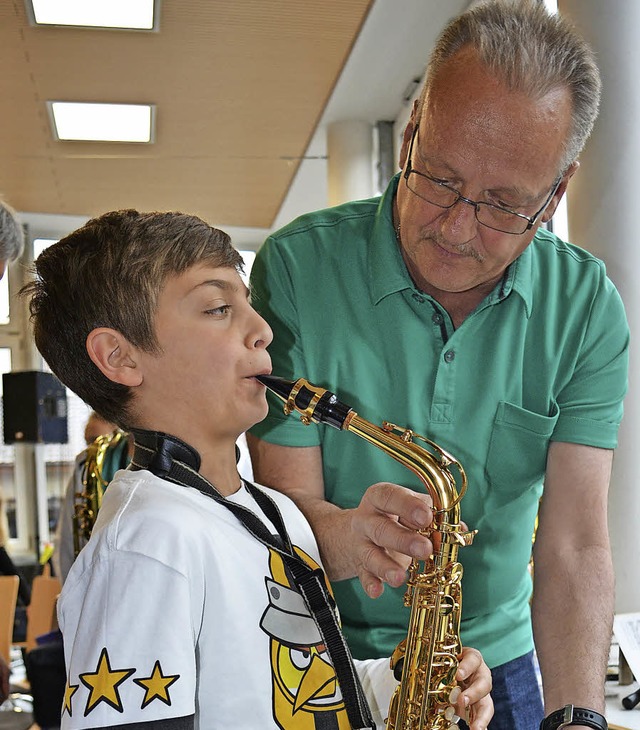 Saxophon oder Flte, welches Instrumen... hatten die Kinder die Qual der Wahl.   | Foto: Berger