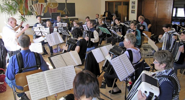 Maulburgs  Harmonikaorchester feiert k...enende musikalisch den 85. Geburtstag.  | Foto: ZVG
