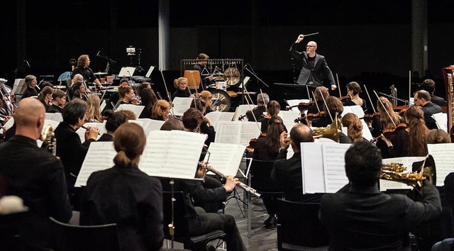 Die Basel Sinfonietta mit  Baldur Brnnimann   | Foto: Susanna Drescher
