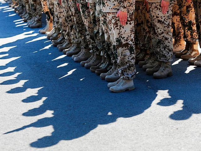 Die Bundeswehr hat einen weiteren Sold...n vom Dienst suspendiert. (Symbolbild)  | Foto: dpa