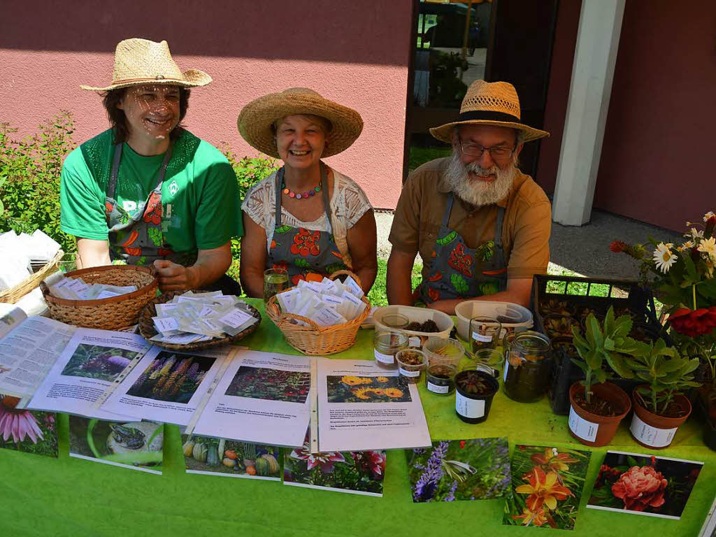 Von den Eimeldinger Gartenfreunden gab es Pflanzensamen geschenkt Von den Eimeldinger Gartenfreunden gab es Pflanzensamen geschenkt