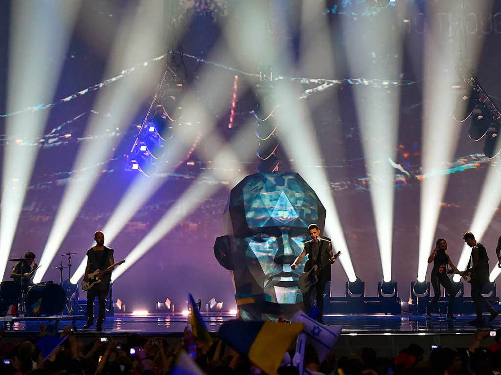 Das Gastgeberland Ukraine stellte das Lied „Time“. Die Bhnengestaltung konnte sich sehen lassen