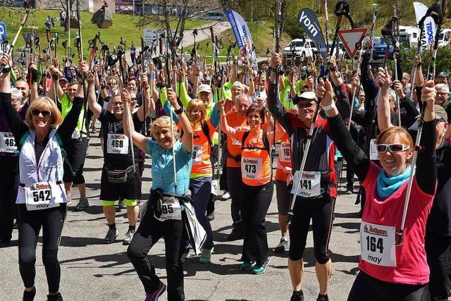Hunderte Nordic Walker erffnen die Saison