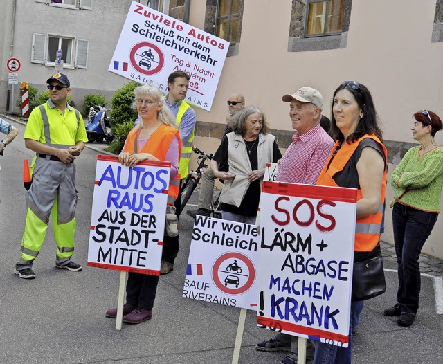 Die Demonstranten forderten auch ein E...hleichverkehrs durch die Spitalgasse.   | Foto: Kai kricheldorff