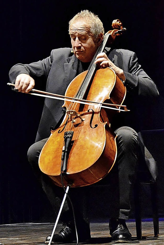 Der Kabarettist mit dem Cello: Matthias Deutschmann  im Strawinsky-Saal   | Foto: Beathalter