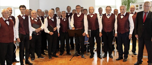 In alter Frische prsentierten sich di...wird der Chor von Erhard Zeh (rechts).  | Foto: Reinhard Cremer