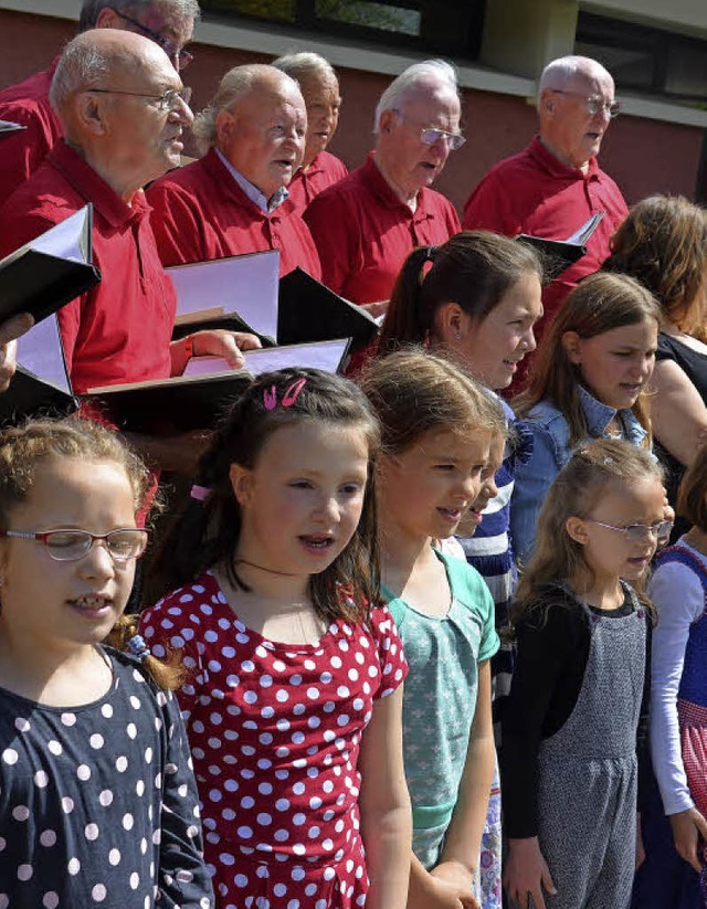 Richtig rhrend war das,  als zur  Fes... Lied von Hansfrieder Geugelin sangen.  | Foto: Marco Schopferer