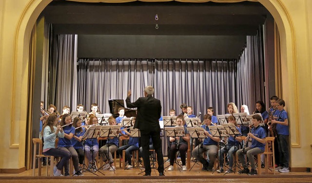 Die Blserklasse 7a/b des GGE unter der Leitung von Joachim Mller  | Foto: Georg Vo