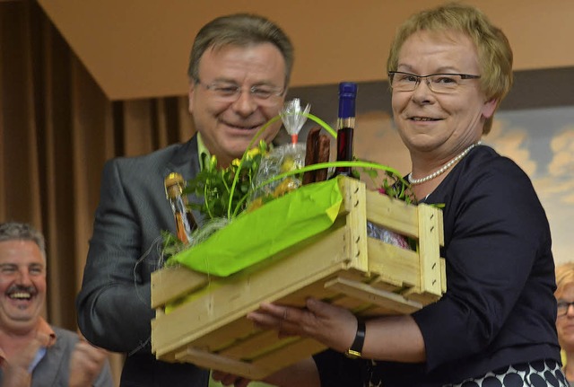 Die neue und alte Brgermeisterin von ...ntgabe des Wahlergebnisses im Kurhaus.  | Foto: Benedikt Sommer