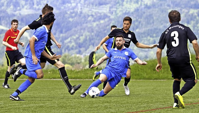 Die Oberrieder Volkan Sahin und Kevin ...rugen die Dreisamtler den Sieg davon.  | Foto: Benedikt Hecht