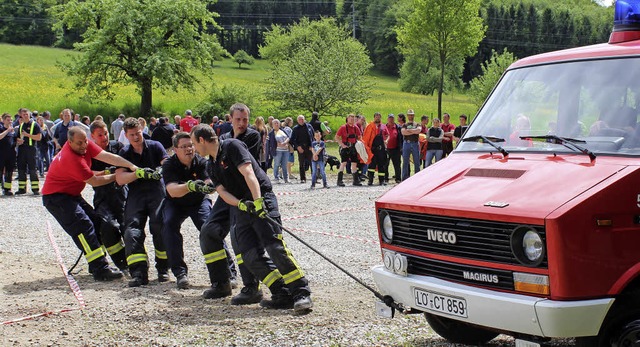 Mit bloer Muskelkraft musste das TSF ...rts ber den Parcours bewegt werden.   | Foto: Cremer