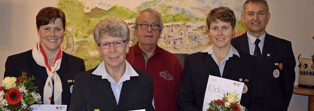 Verdiente DRK-Mitglieder (von links): ...rt Herr, Pia Frank und Jrgen Zwigart   | Foto: Ramona Rcker