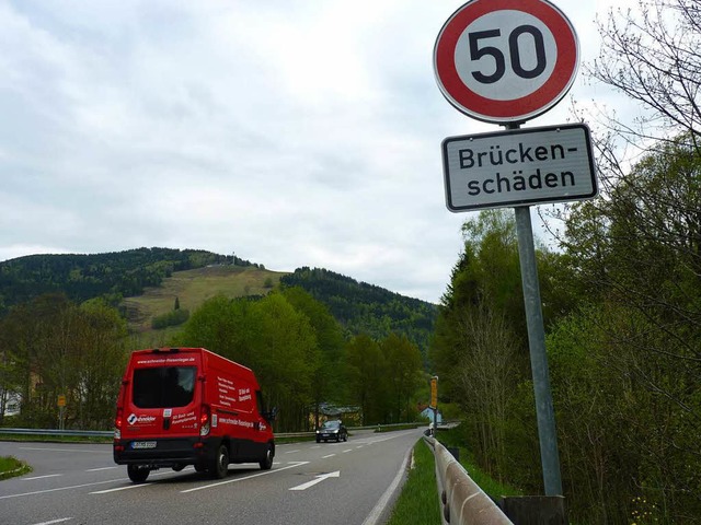 Von 80 auf 50 auf 30 km/h: Brckenschaden auf der L 126 in Todtnau  | Foto: Sattelberger