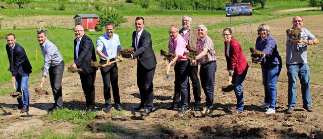 Brgermeister Erik Weide und Ortsvorst...hl&#8220; in Oberschopfheim gegeben.   | Foto: Reiner Beschorner