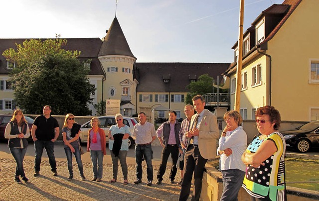 Ortsbesichtigung in Rheinweiler mit B...t werden, wnschten sich die Anwohner.  | Foto: Jutta Schtz