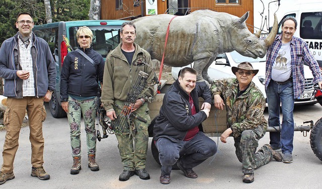 Ein Nashorn in Lebensgre bereichert ...ins wurde das Tier jetzt aufgestellt.   | Foto: GERT BRICHTA