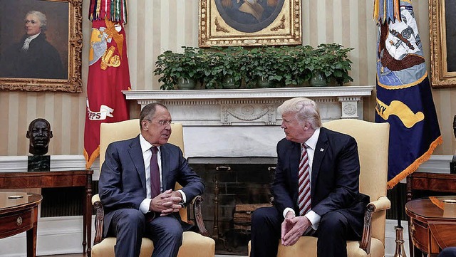 Ein Treffen mit Folgen: Trump empfing ...ssischen Auenminister Sergej Lawrow.   | Foto: dpa