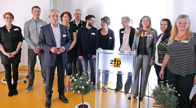 Der rztliche Leiter der Psychiatrisch...ter von links), stellte sein Team vor.  | Foto: Barbara Schmidt