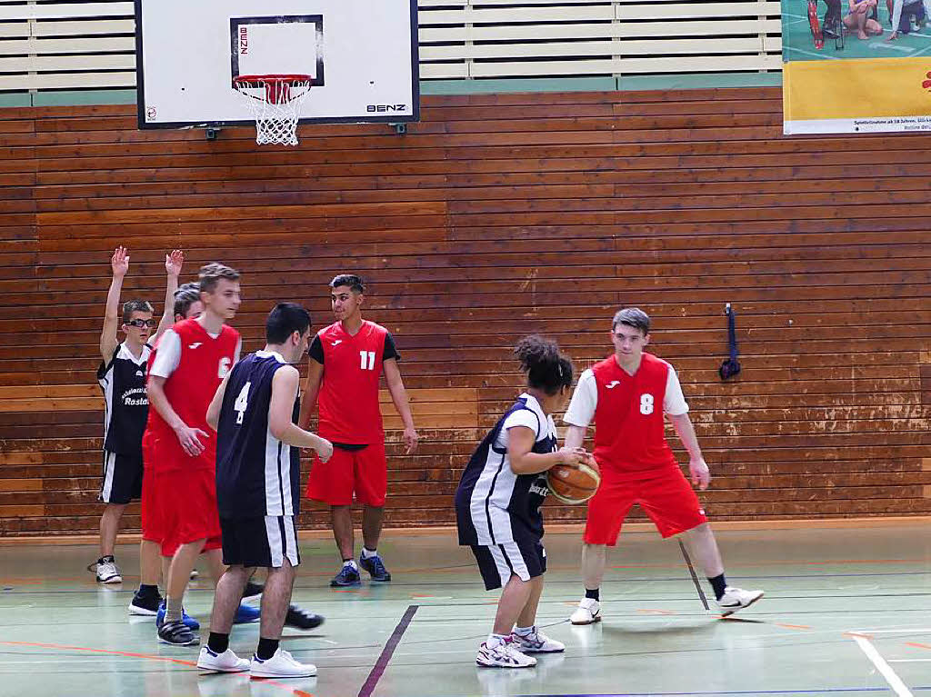 Basketballturnier in der Turnhalle des Oken-Gymnasiums