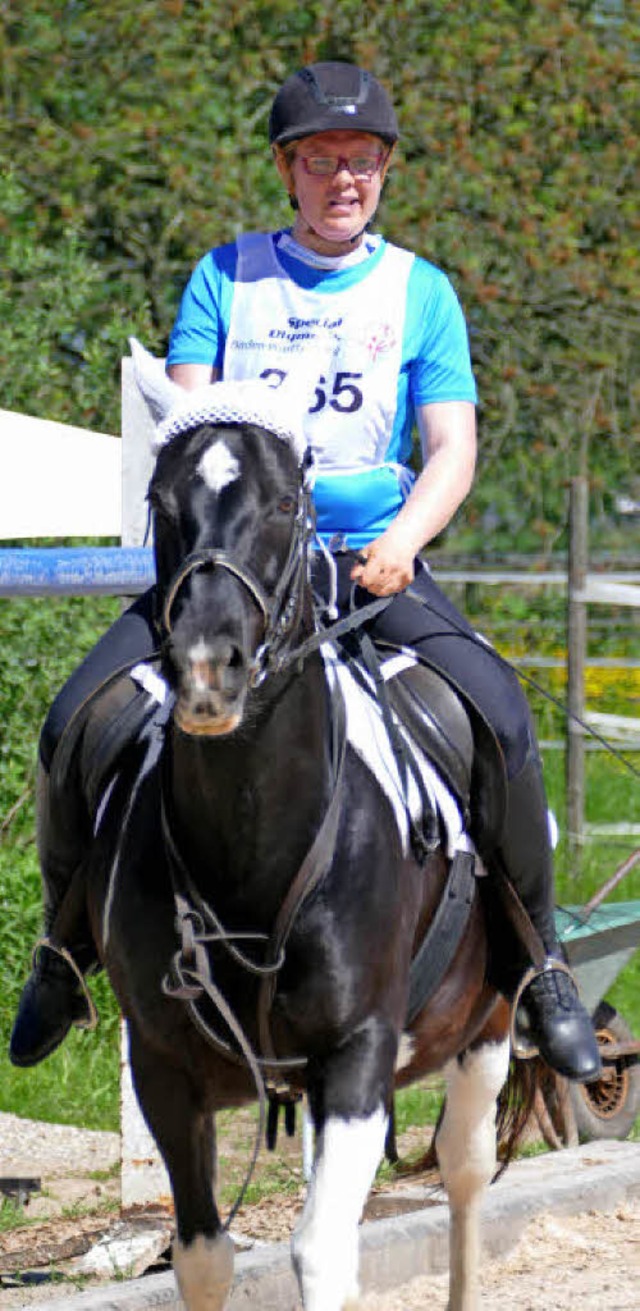 Tatjana Raible auf der Reitsportanlage...Special -Olympics-Weltspiele in Athen.  | Foto: Ralf Burgmaier